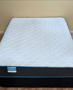 9" Medium Firm Sleepy's Rest M,attress in Good Condition.
