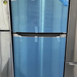Frigidaire Refrigerator top and bottom in stainless steel