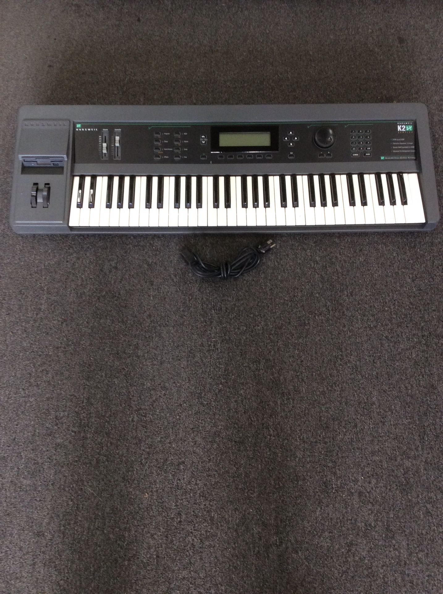 KURZWELL K2000 synth keyboard.Local pick up.