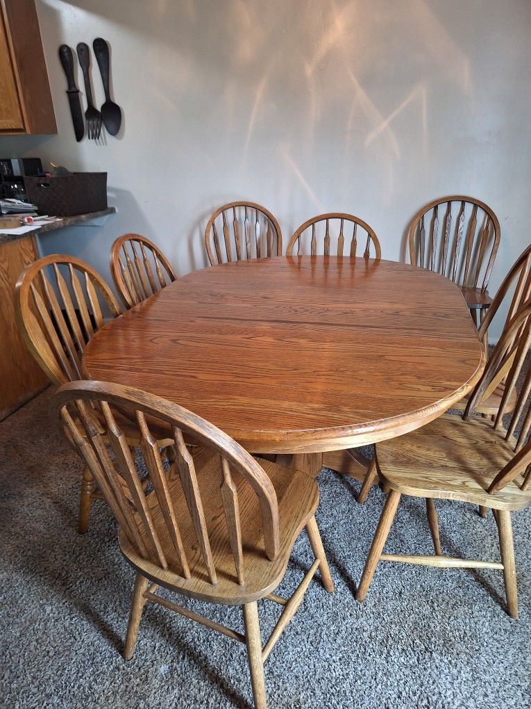 Solid Oak TABLE WITH 8 SOLID CHAIRS WITH 1 LEAF