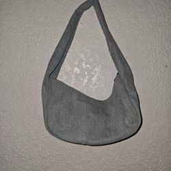 Light Grey Shoulder Bag – Zip Closure, Lightweight & Casual
