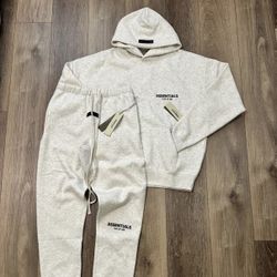 🔥 Essentials Fear Of God Men’s Tracksuit 