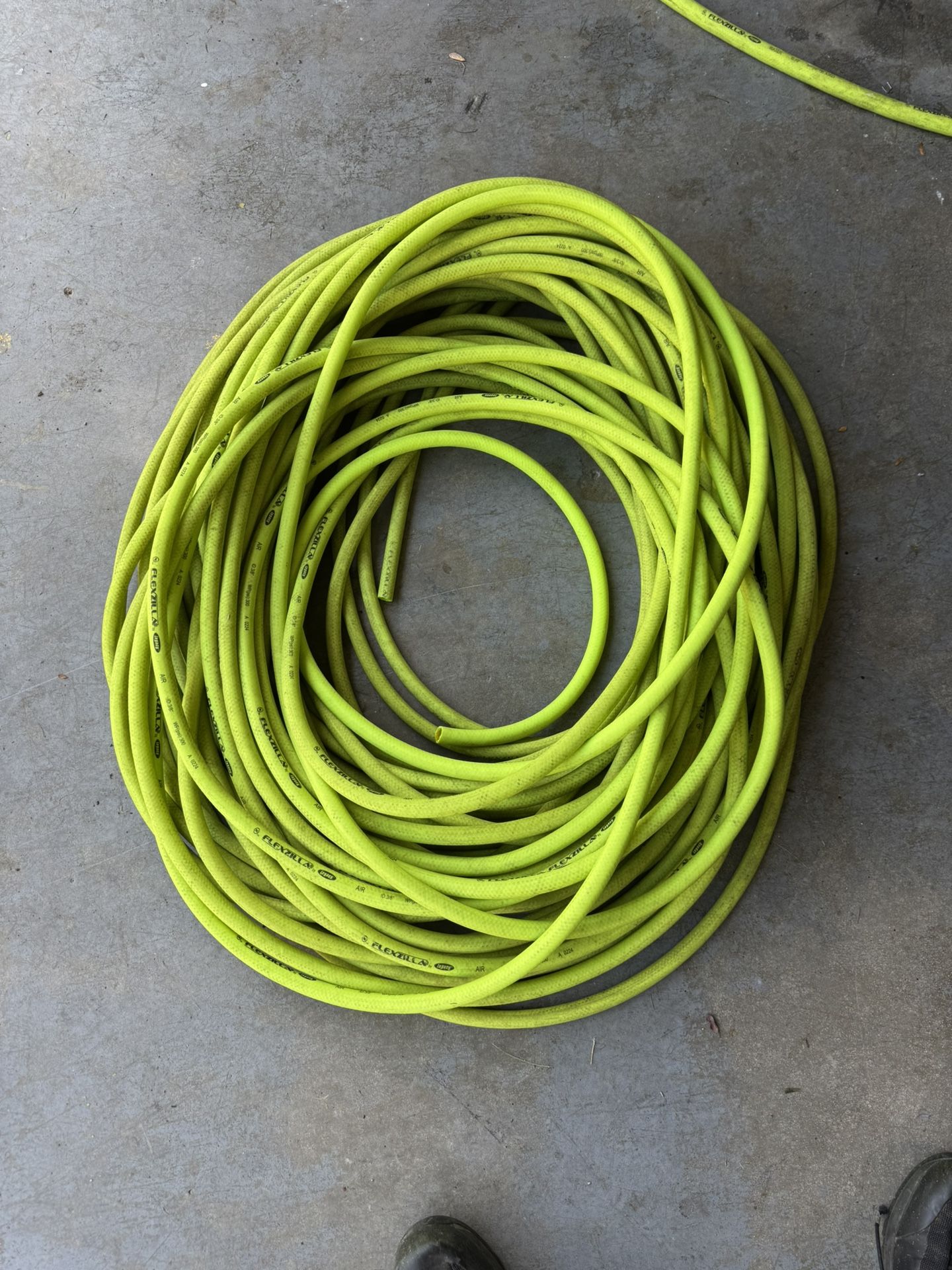 250 Feet Of 3/8 Id 300 Psi Flexzilla Legacy Air Water Hose For A Roofer Auto Body Shop Air Tools Construction