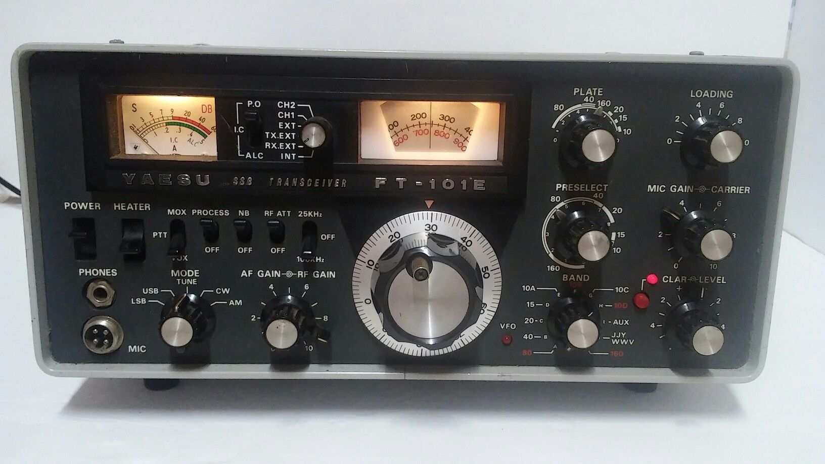 Vintage Yaesu Ft-101E-E Ham Radio SSB AM Transceiver with CD manual Untested sold As Is!.