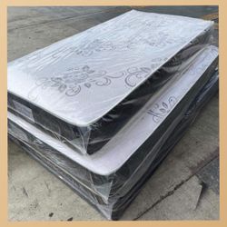 Twin size mattress / Colchon
