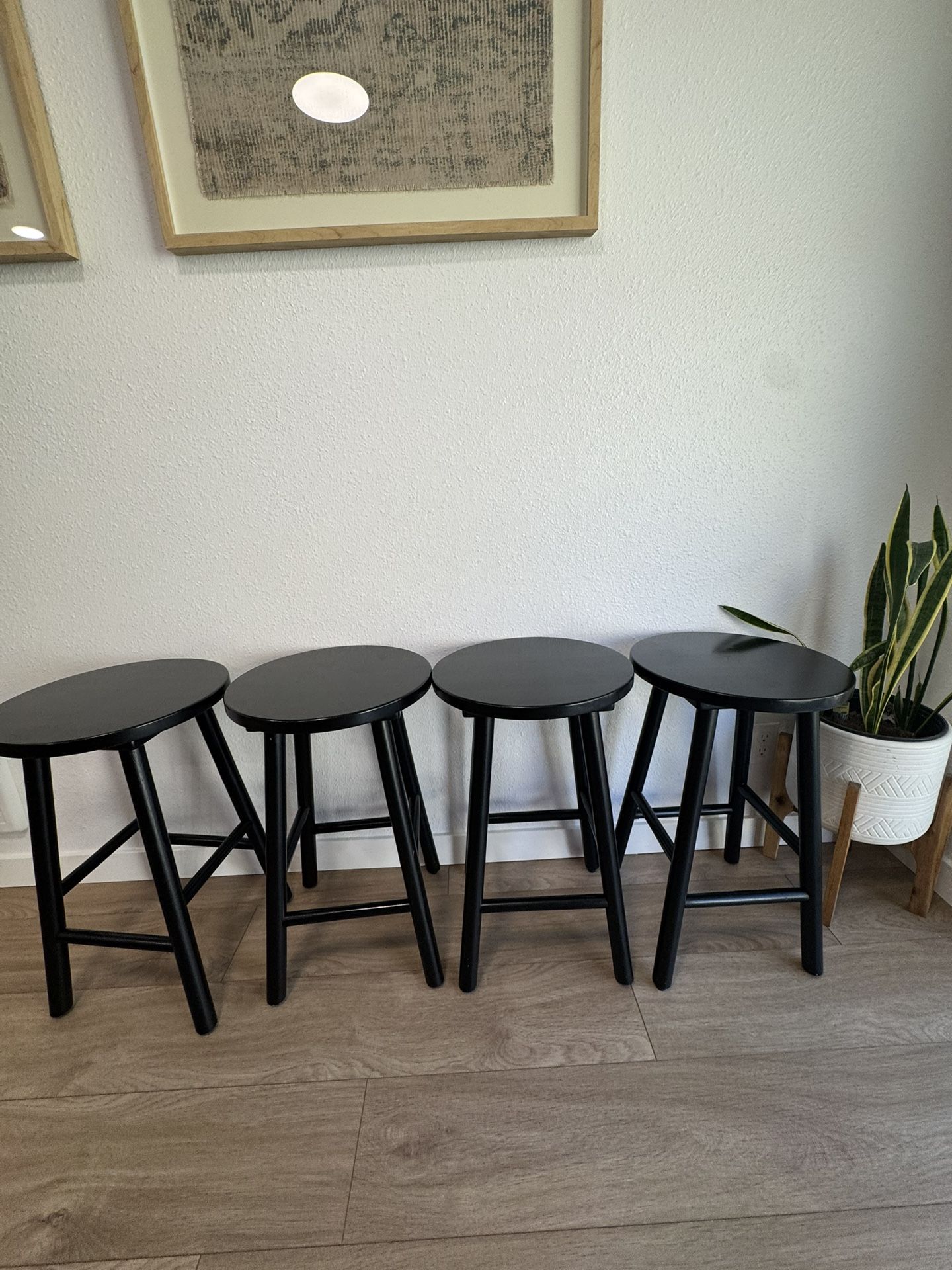 Magnolia 24" Bar Stools (4)