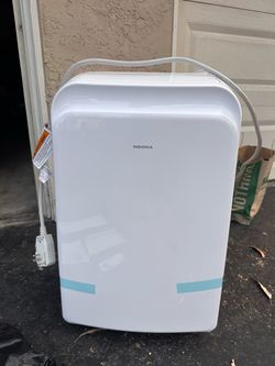 Like New - Insignia 250 Sq. Ft. 6,000 BTU Portable AC