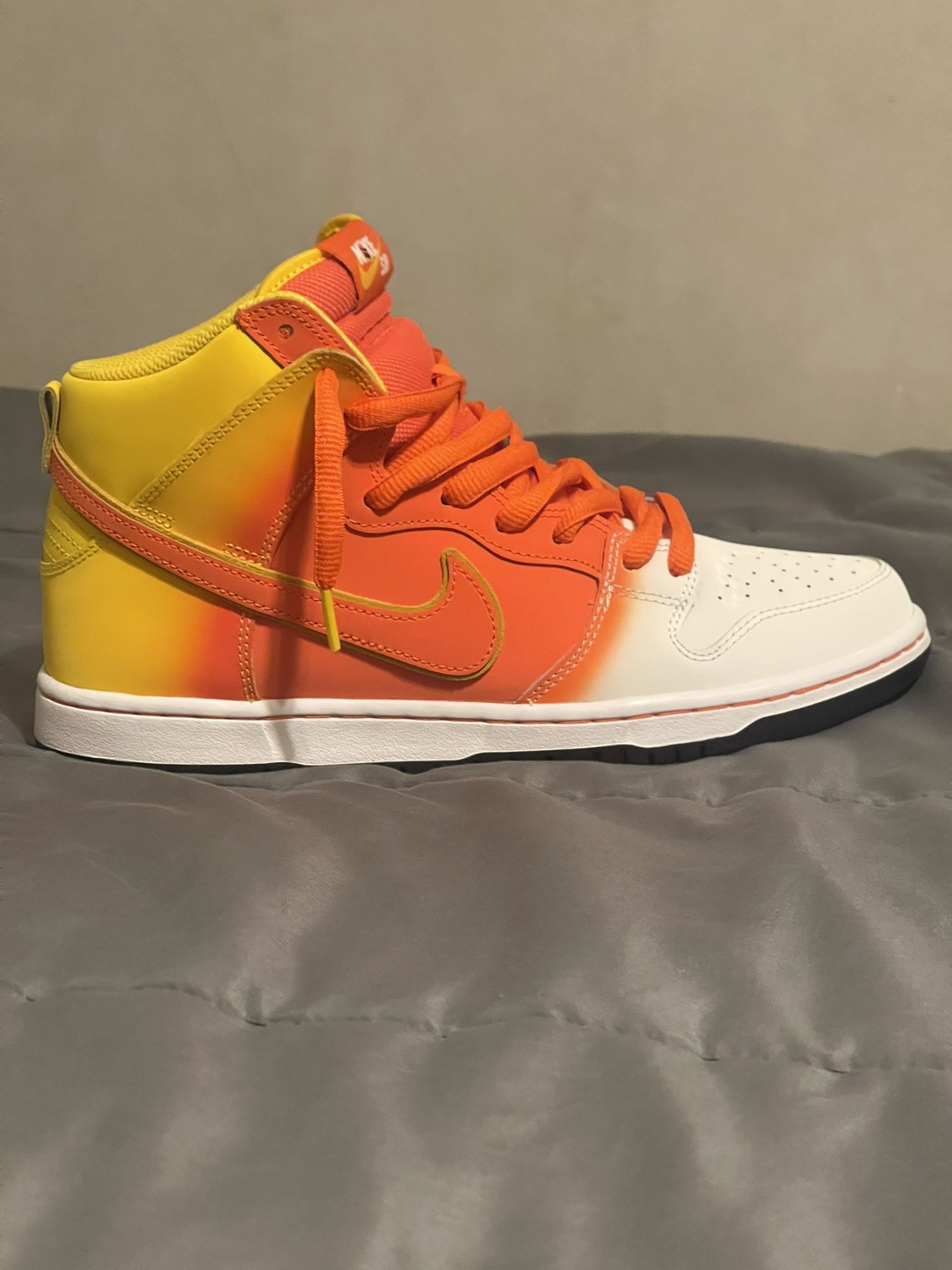 BRAND NEW MEN NIKES…SIZE 9