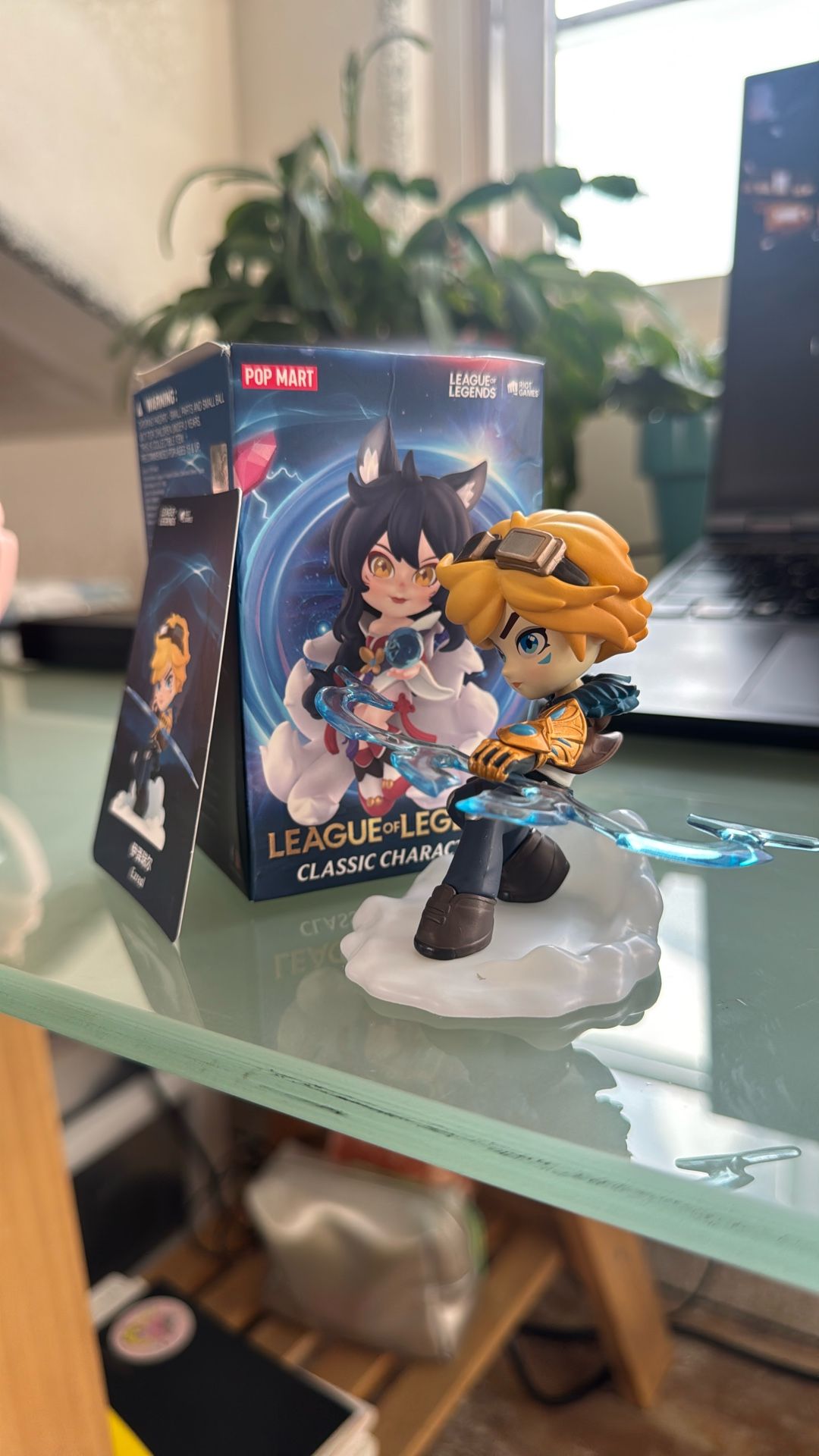 League Of Legend Ezereal Champion Figurine