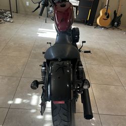 2017 Harley Davidson Sportster Iron 883