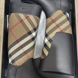 Burberry Rain Boots Side 8.5