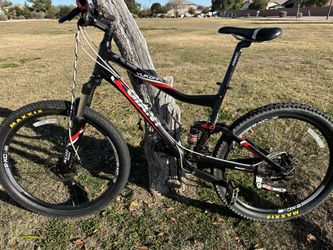 GIANT YUKON FULL SUSPENSION Mountain Bike