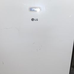 LG 10,200 BTU PORTABLE A/C