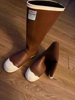 Steel toe boots