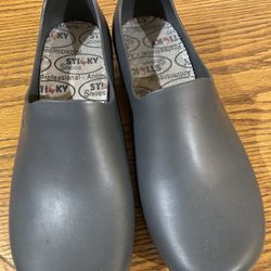 Sticky Womens Gray Slip Resistant And Waterproof Clogs Size 39/8