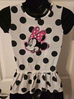 Disney Girls Bundle 2 tops size 6like new