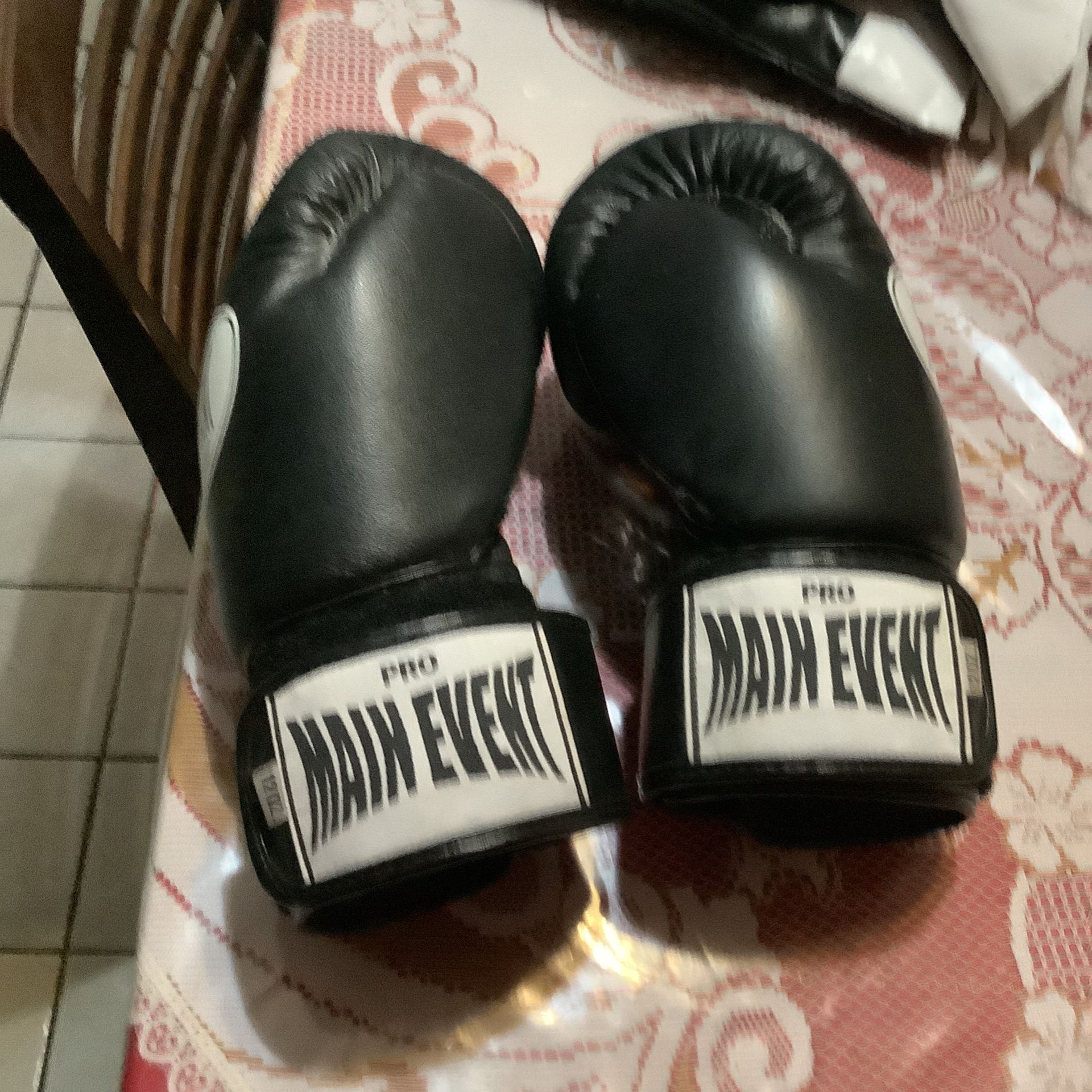 Pro Main Event Boxing Gloves
