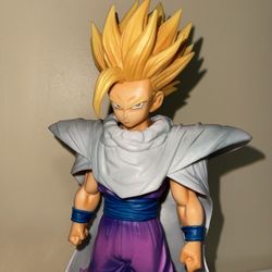 Teen Gohan Statue