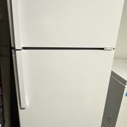  GE Top Freezer Refrigerator 