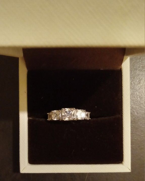 14kt White Gold White Sapphire Ring Size 7