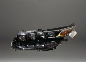 2017 2018 2019 2020 2021 2022 TOYOTA PRIUS PRIME LEFT HEADLIGHT USED OEM SHELL