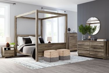 Shallifer-Brown-7Pc.Dresser-Chest-Queen Canopy Bed=2 Nightstands