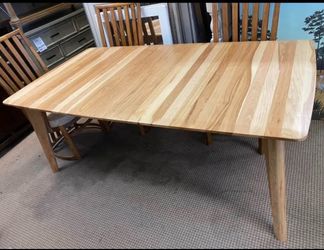 NICE SOLID OAK DINING TABLE