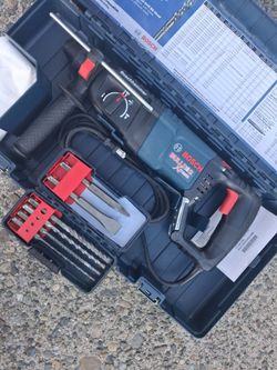 Bosch 11255VSR SDS Roto Rotary Hammer Drill. Almost New  with Bit Set. Pick up Fremont, Sea. No low ball offers please. No trades.