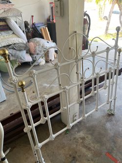 FULL METAL BED FRAME (CORONA CA)