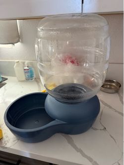 $10 3 gallon Gravity Pet Water bowl for dogs cats puppies kittens