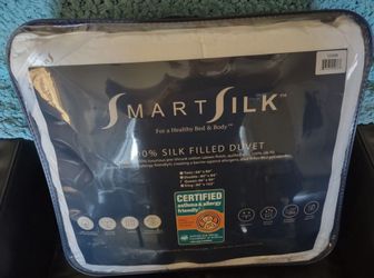 NIP SMART SILK QUEEN COMFORTER SILK FILLED / COTTON OUTER 