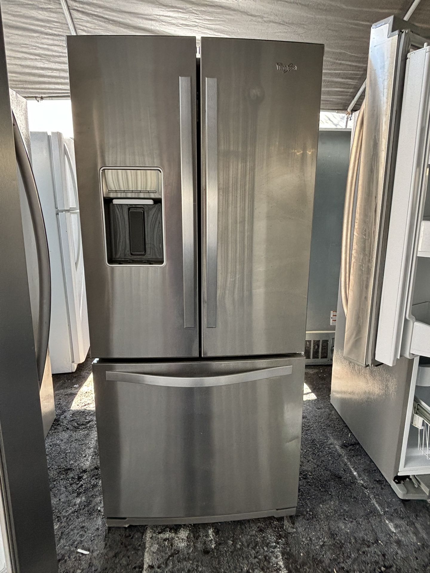 Whirlpool 30’ French Door Refrigerator (19.7cu.ft) for Sale in Plant