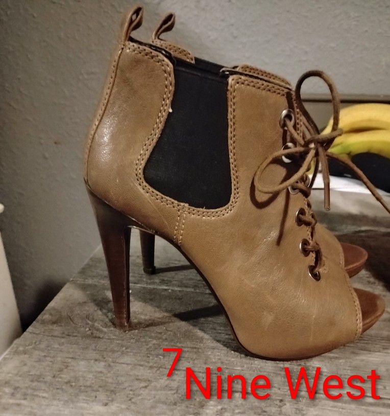 Nine West Size 7 High Heel Ankle Boot
