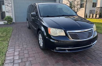 Chrysler Town & Country Minivan