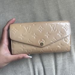 Nude Louis Vuitton Vernis Wallet 