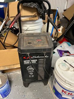 Schumacher Fully Automatic Engine Starter Battery Charger: 6/2/40/200A, 6V/12V