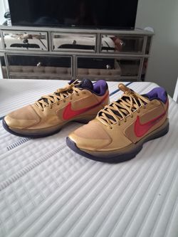 Nike Kobe Low-Top Sneakers Gold Purple Red