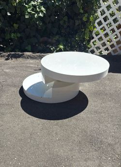 Swivel end or coffee table