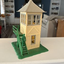 Vintage Lionel O-Gauge Train Set Watchman Switch Tower