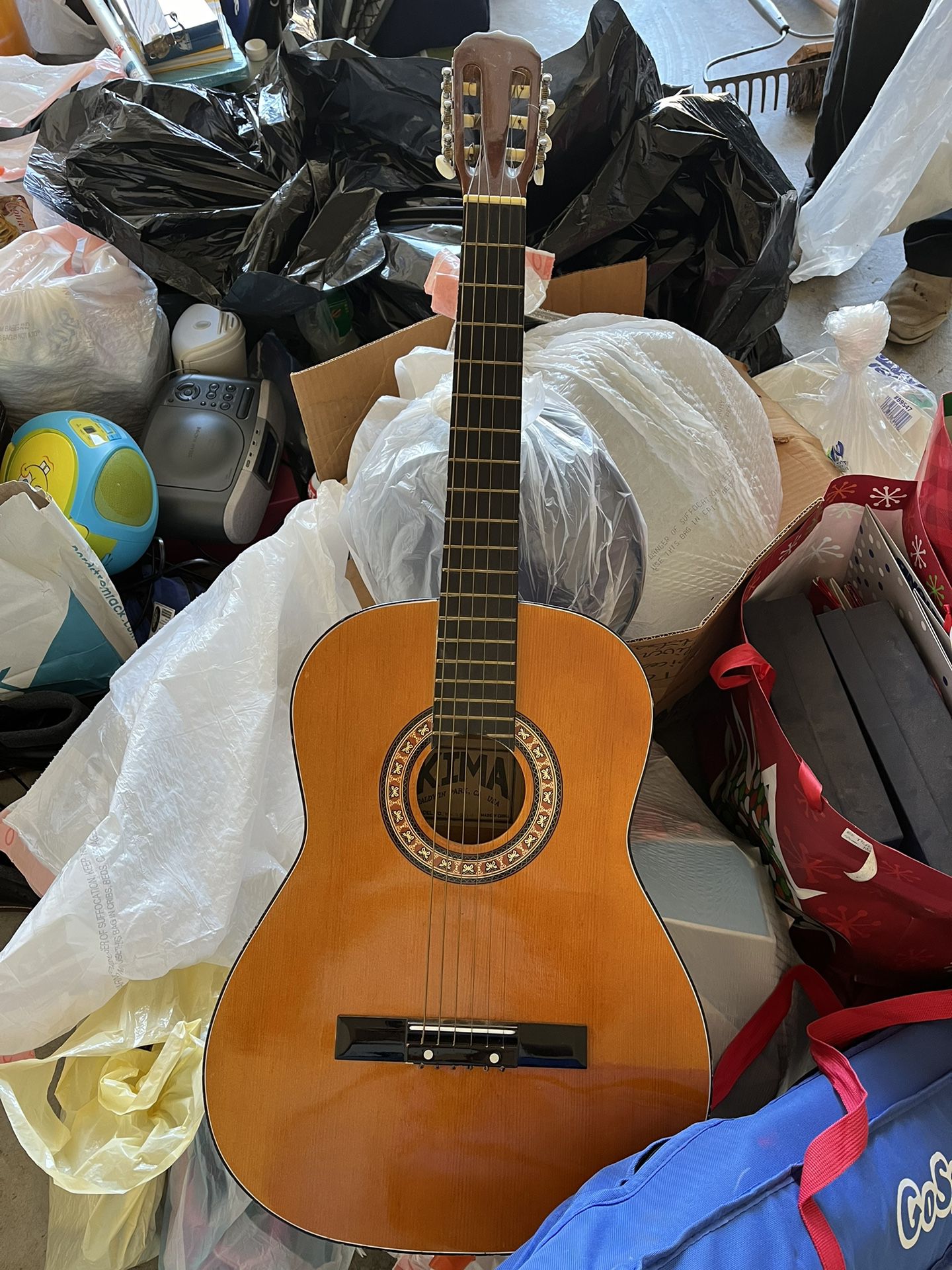 Used acoustic Guitar