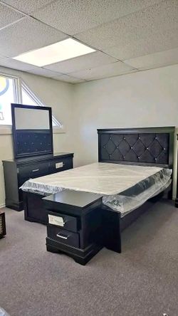 Bedroom Set for Sale/Set De Dormitorio En Venta....Ask For Price.