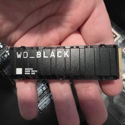 WD_BLACK 4TB NVMe with heatsink