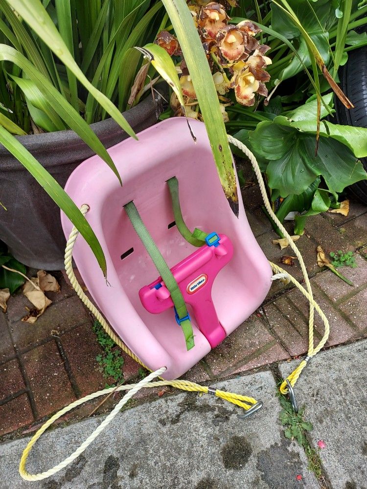 Little Tikes Pink Snug 'n Secure Swing