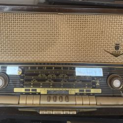 Grundig Majestic 5088 Tube Radio  1950s