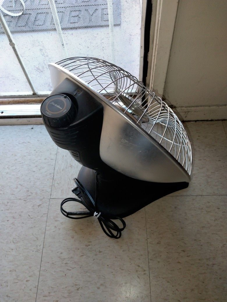Costco Presto Heat Dish Parabolic Electric Heater for Sale in