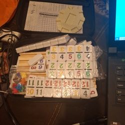 Dominoes 