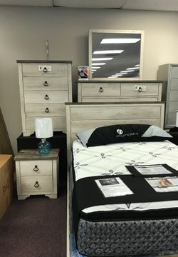 New king bedroom group