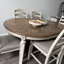 Oval/round Table With 6 Chairs