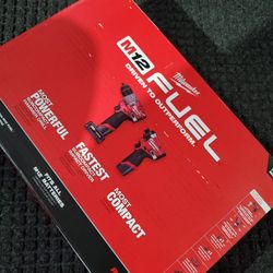 Milwaukee
M12 FUEL 12-Volt Lithium-Ion Brushless Cordless Hammer Drill and Impact Driver Combo Kit w/2 Batteries and Bag (2-Tool)