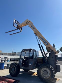 Telehandler Forklift 8,000 lbs 42’ reach Gehl RS8